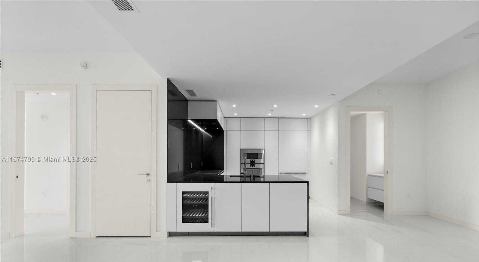 Small Image of 300 BISCAYNE BLVD WAY #2409, Miami Number 5