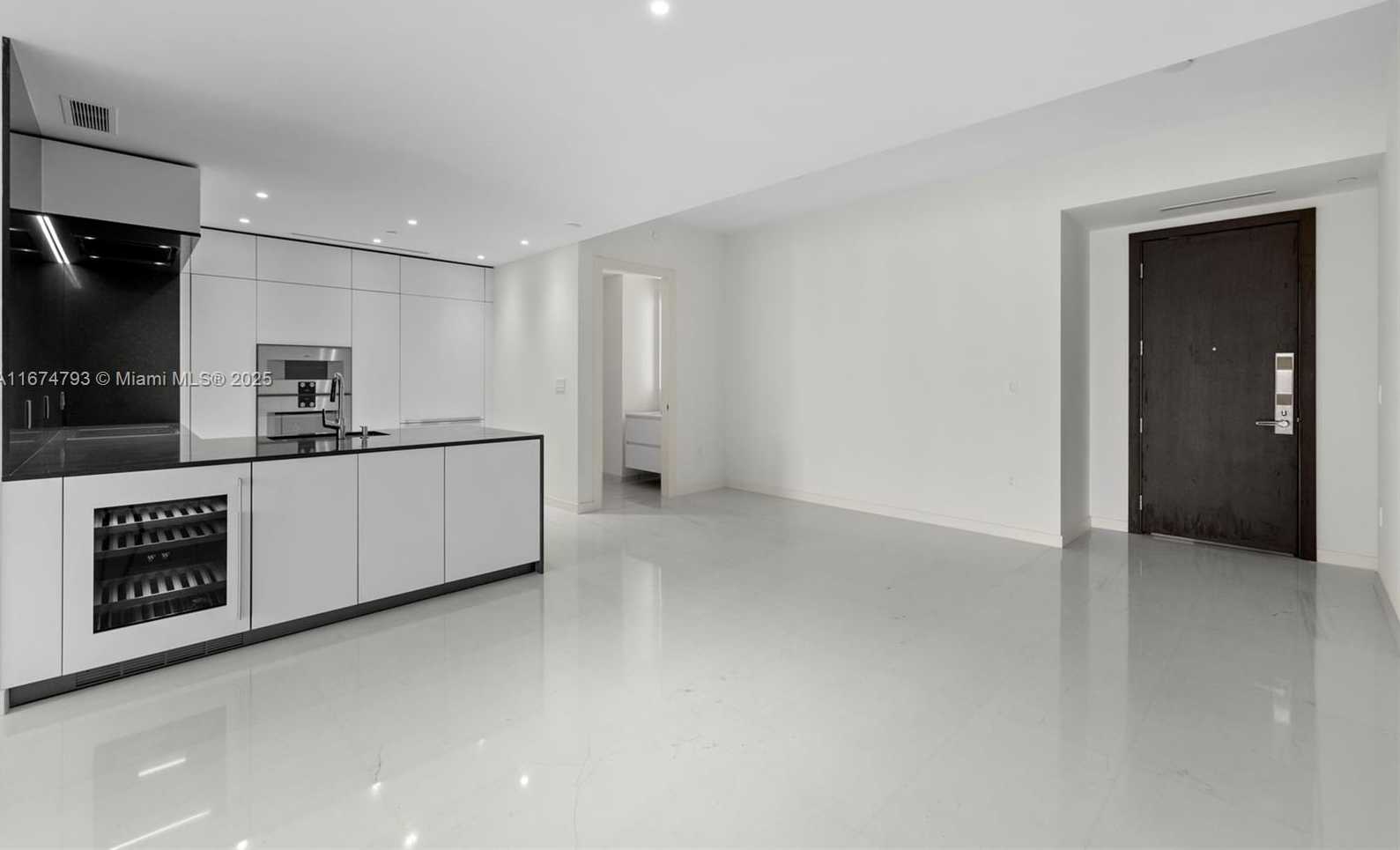 Small Image of 300 BISCAYNE BLVD WAY #2409, Miami Number 6