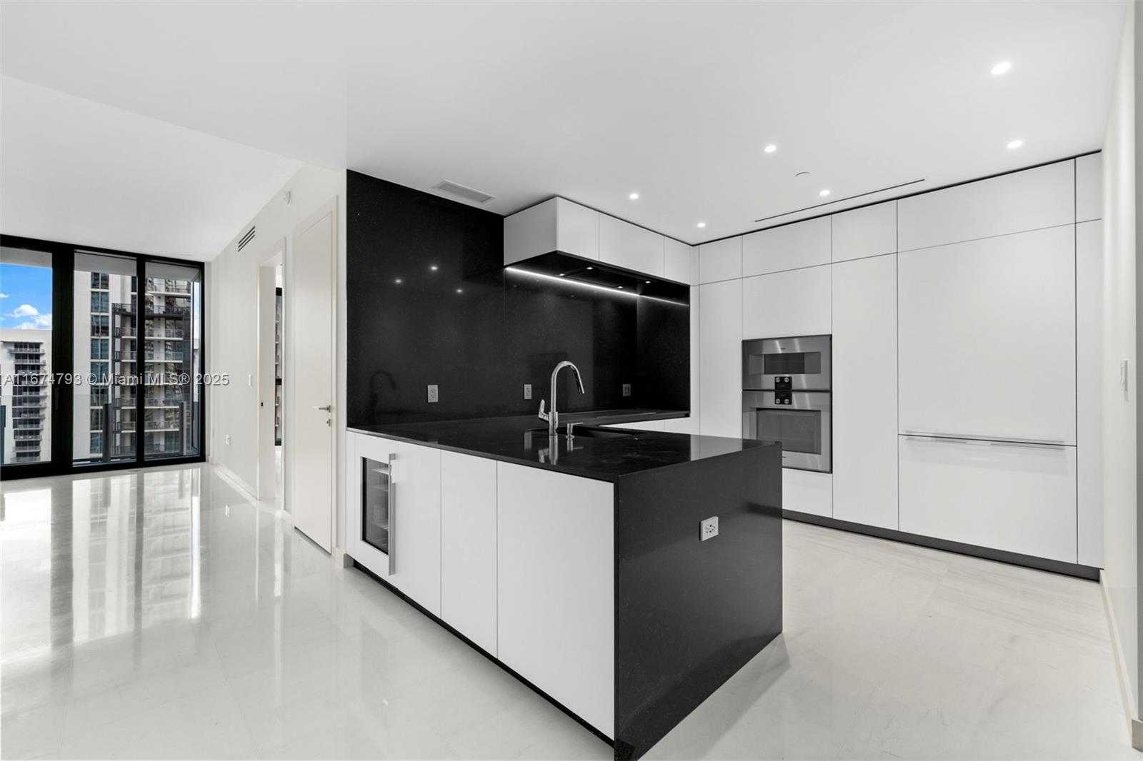 Small Image of 300 BISCAYNE BLVD WAY #2409, Miami Number 7