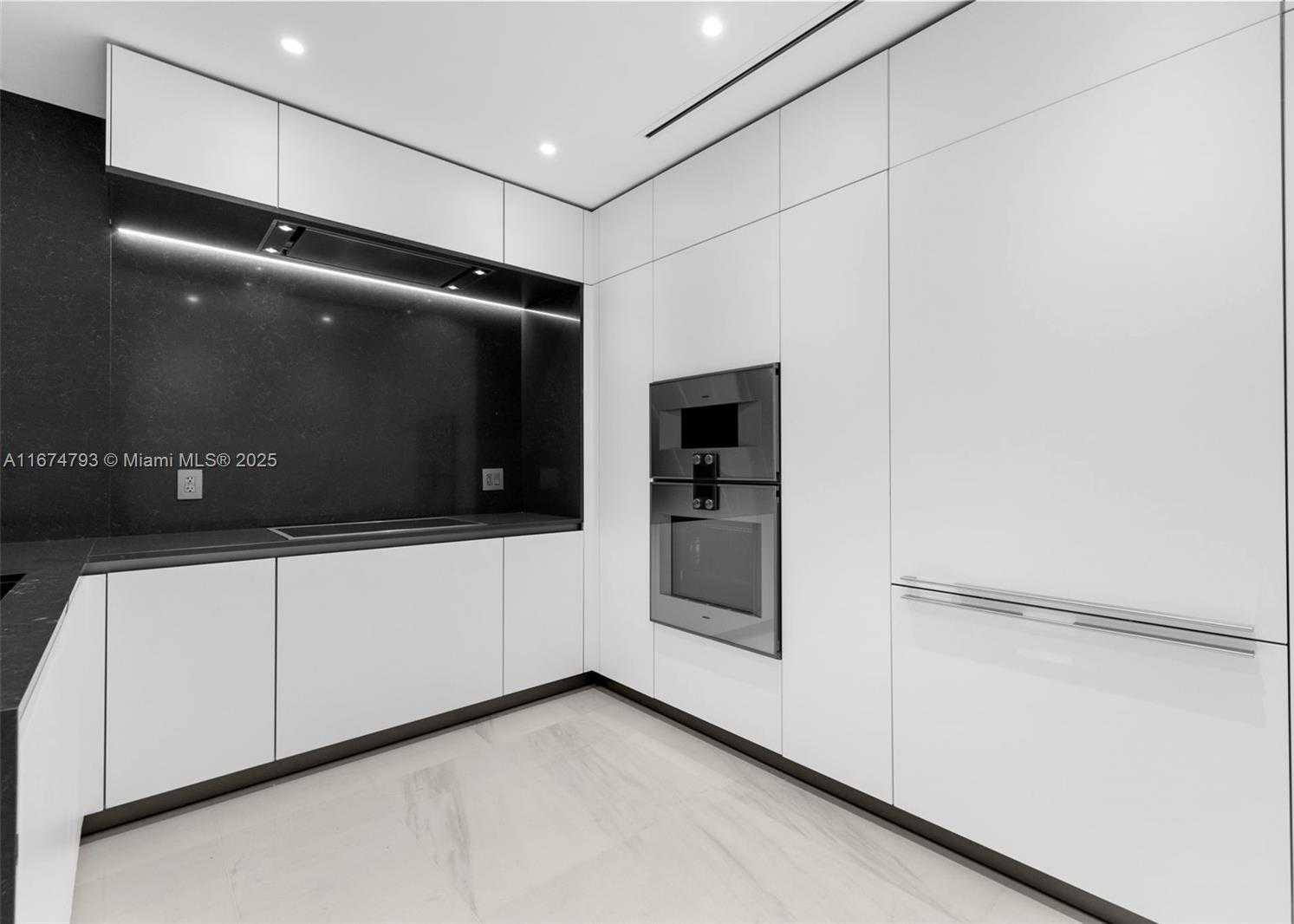 Small Image of 300 BISCAYNE BLVD WAY #2409, Miami Number 8