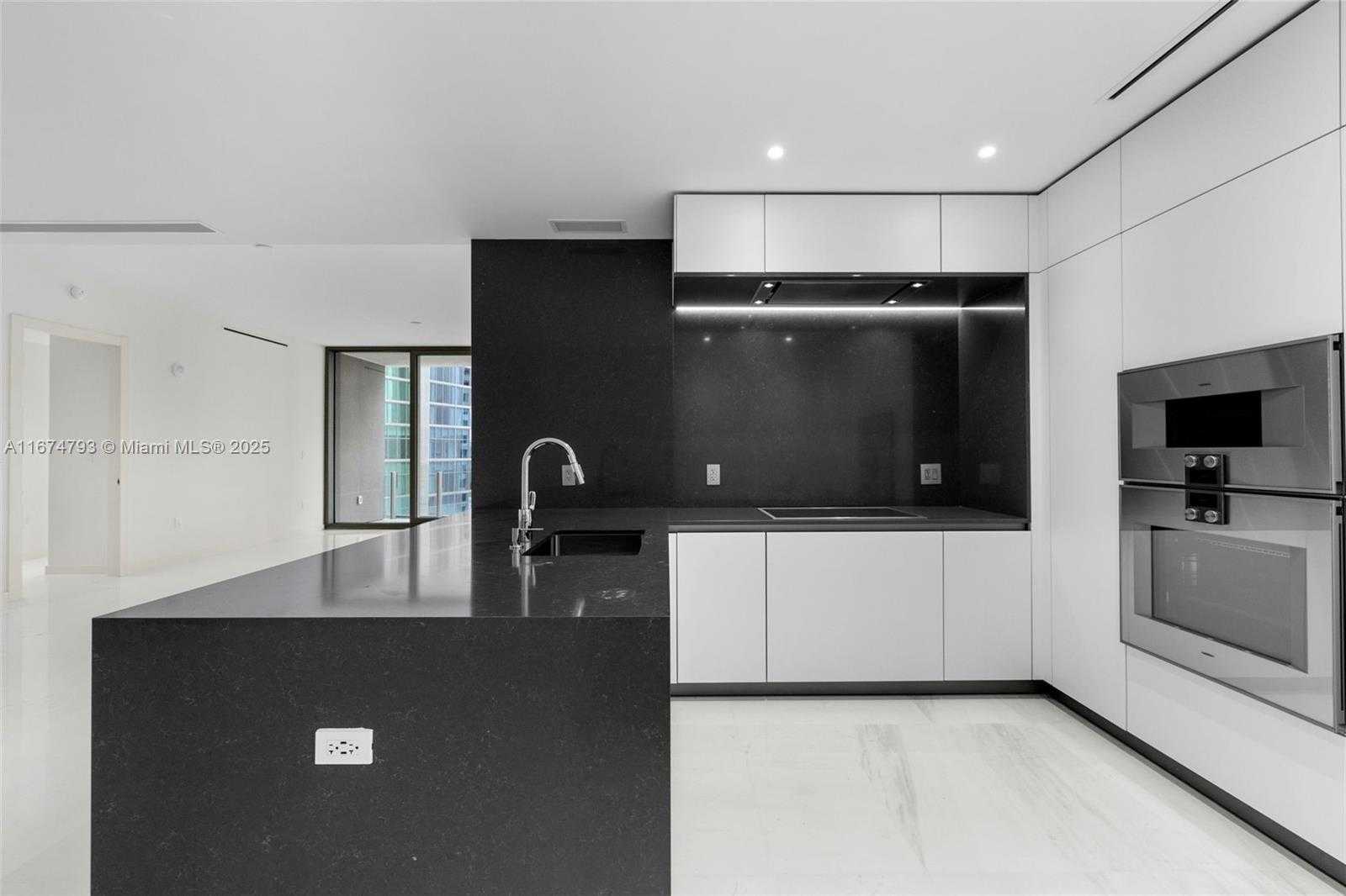 Small Image of 300 BISCAYNE BLVD WAY #2409, Miami Number 9