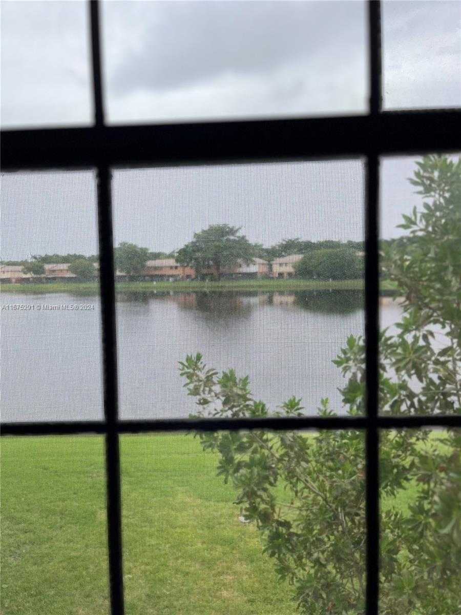 Small Image of 10524 NORTH WEST 6TH ST, Pembroke Pines Number 13