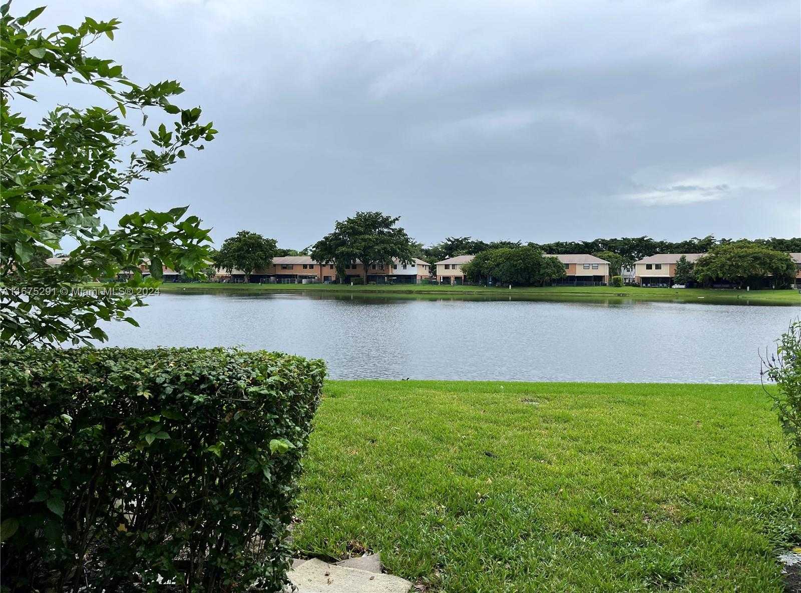 Small Image of 10524 NORTH WEST 6TH ST, Pembroke Pines Number 14