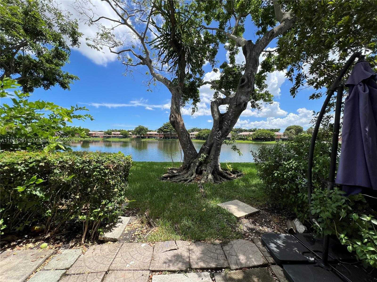 Small Image of 10524 NORTH WEST 6TH ST, Pembroke Pines Number 15
