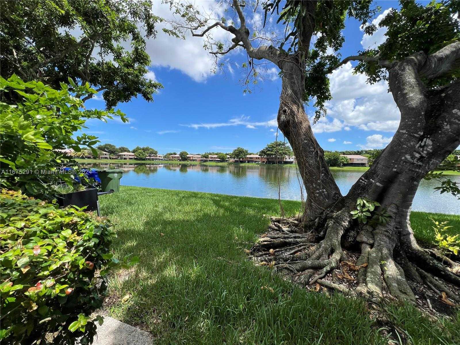 Small Image of 10524 NORTH WEST 6TH ST, Pembroke Pines Number 17