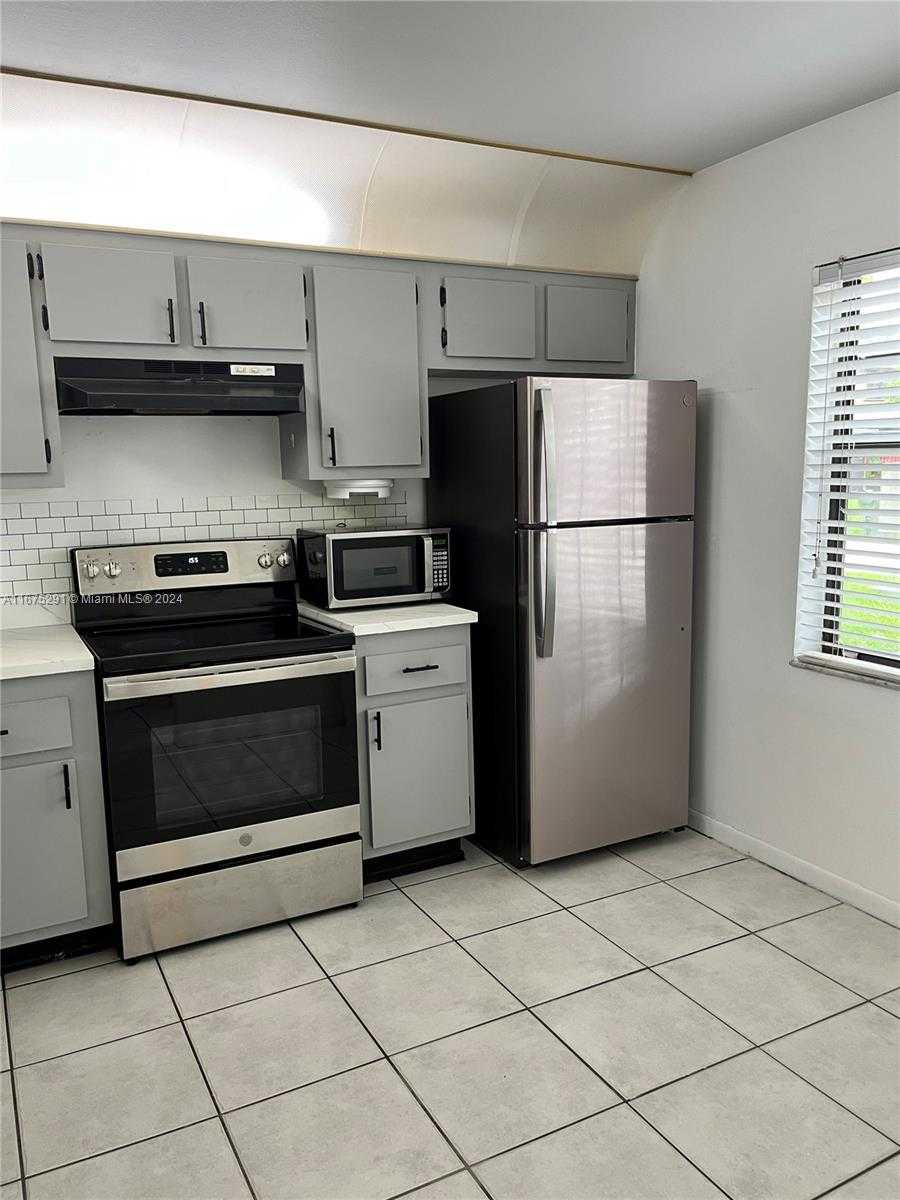 Small Image of 10524 NORTH WEST 6TH ST, Pembroke Pines Number 5