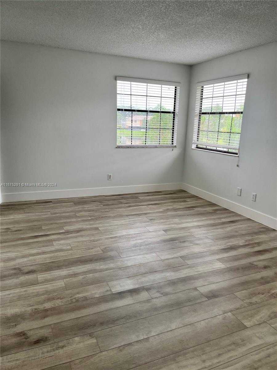 Small Image of 10524 NORTH WEST 6TH ST, Pembroke Pines Number 9