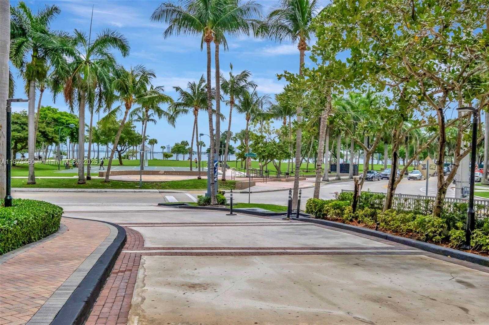 Small Image of 2000 NORTH BAYSHORE DR #306, Miami Number 31