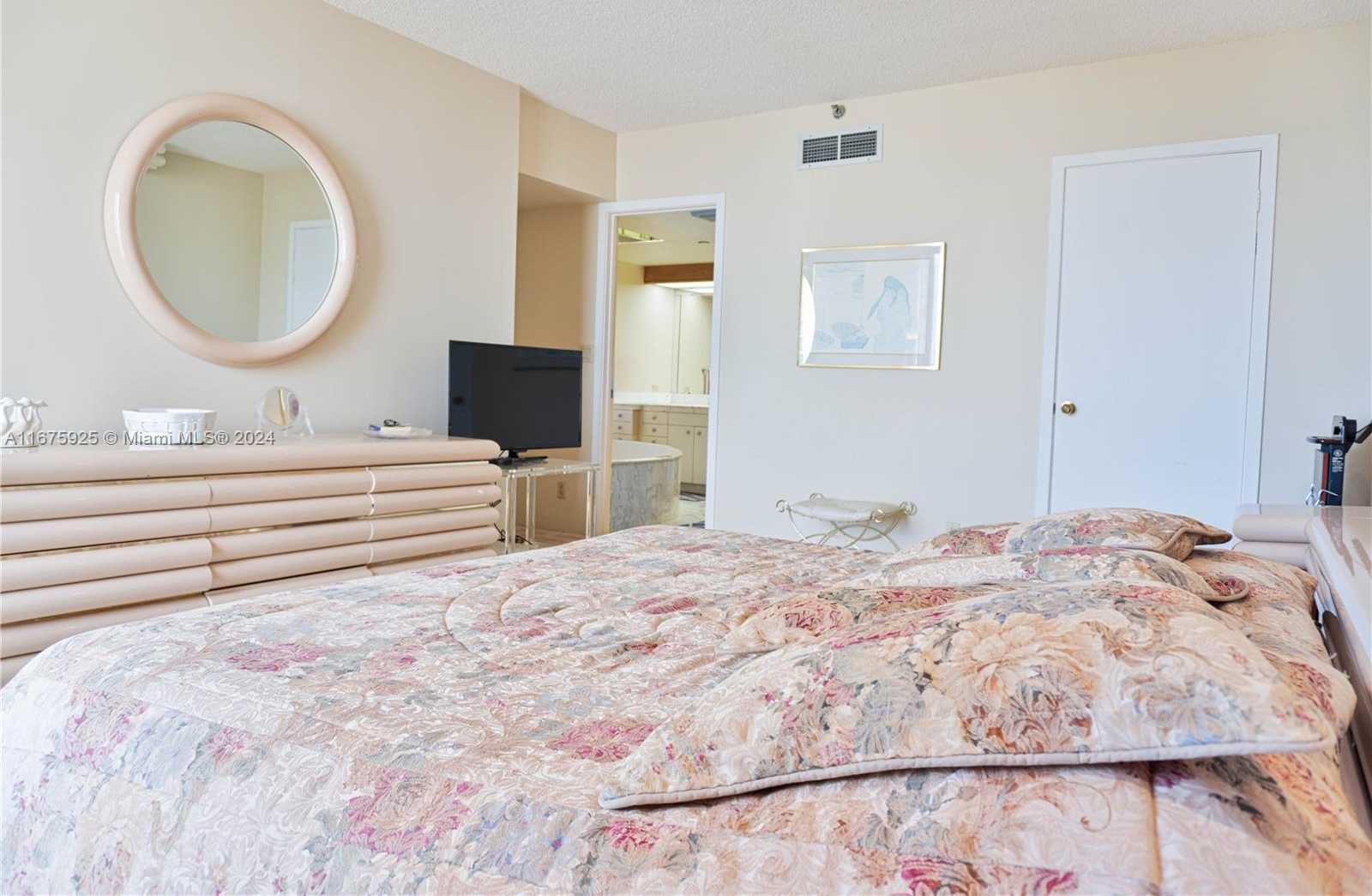 Small Image of 19355 TURNBERRY WAY #20B, Aventura Number 15