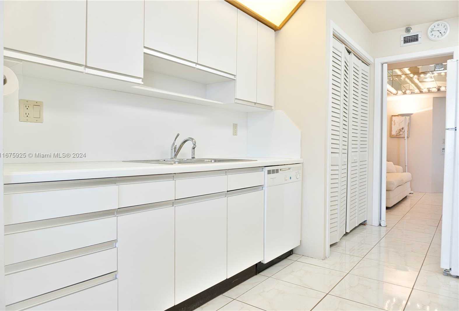 Small Image of 19355 TURNBERRY WAY #20B, Aventura Number 5