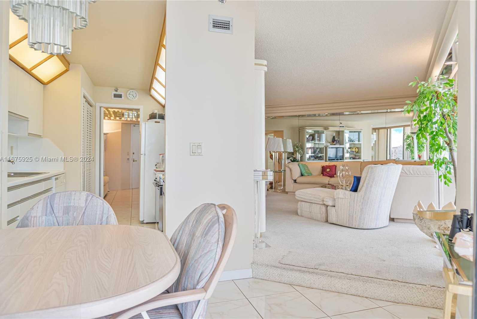 Small Image of 19355 TURNBERRY WAY #20B, Aventura Number 6