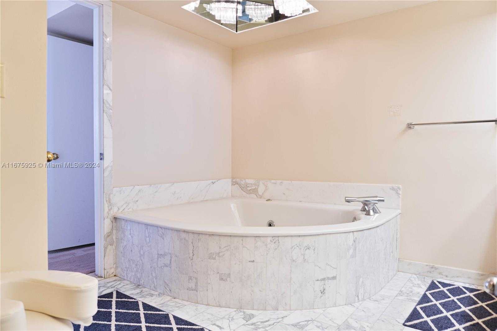 Small Image of 19355 TURNBERRY WAY #20B, Aventura Number 7
