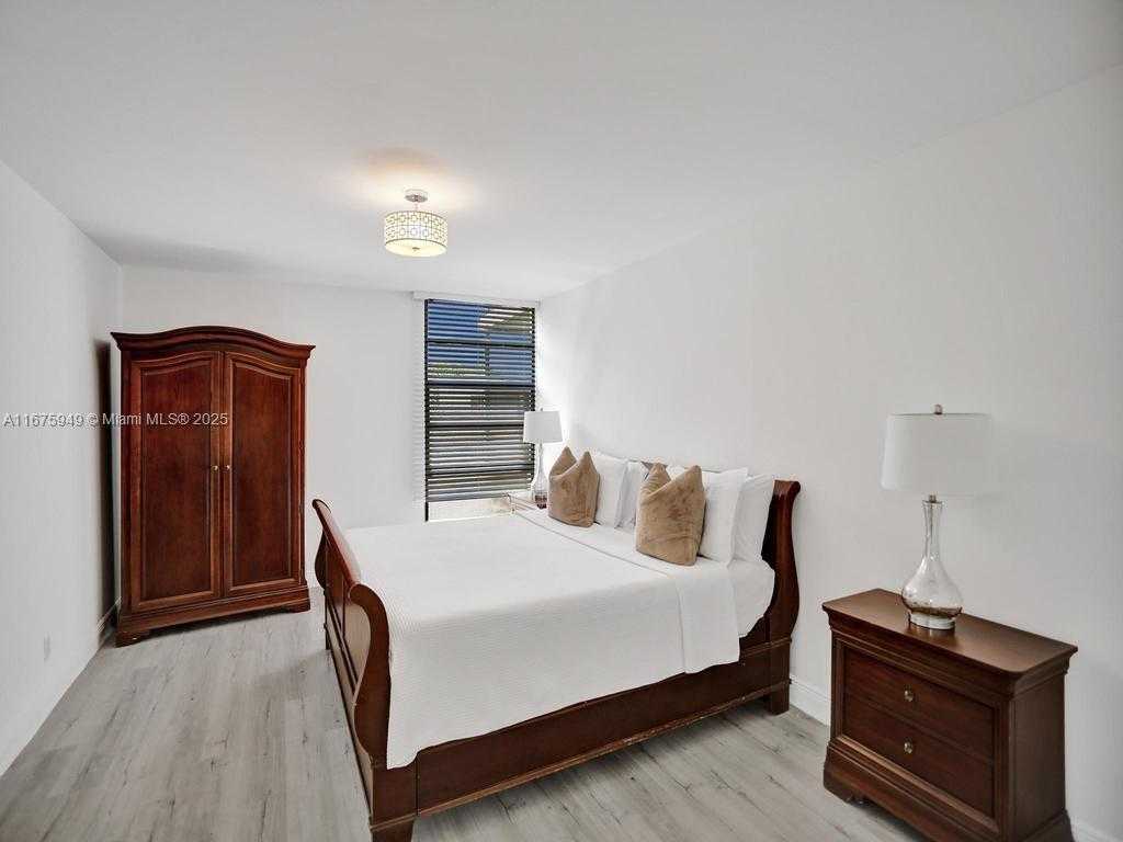 Small Image of 20400 WEST COUNTRY CLUB DR #301, Aventura Number 15