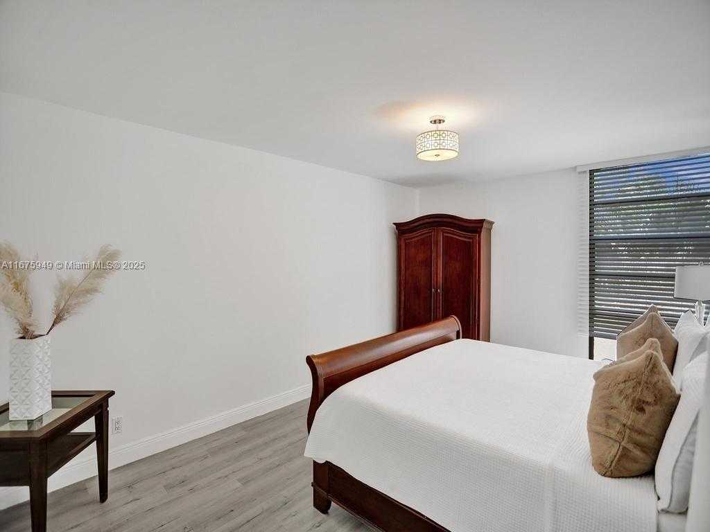 Small Image of 20400 WEST COUNTRY CLUB DR #301, Aventura Number 17