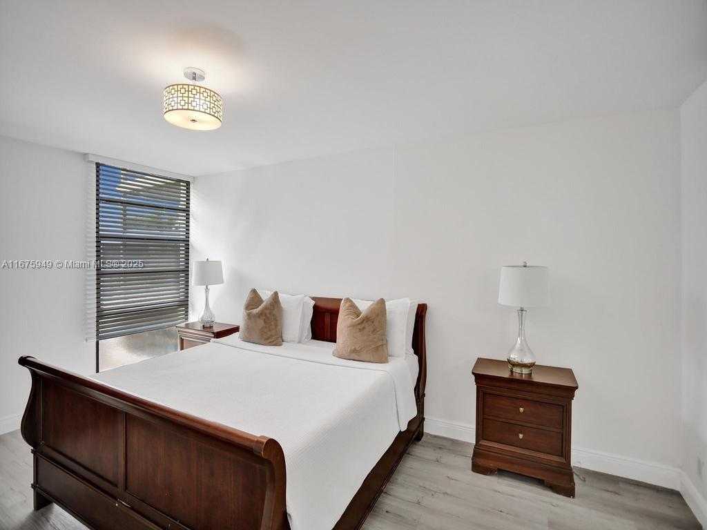 Small Image of 20400 WEST COUNTRY CLUB DR #301, Aventura Number 18