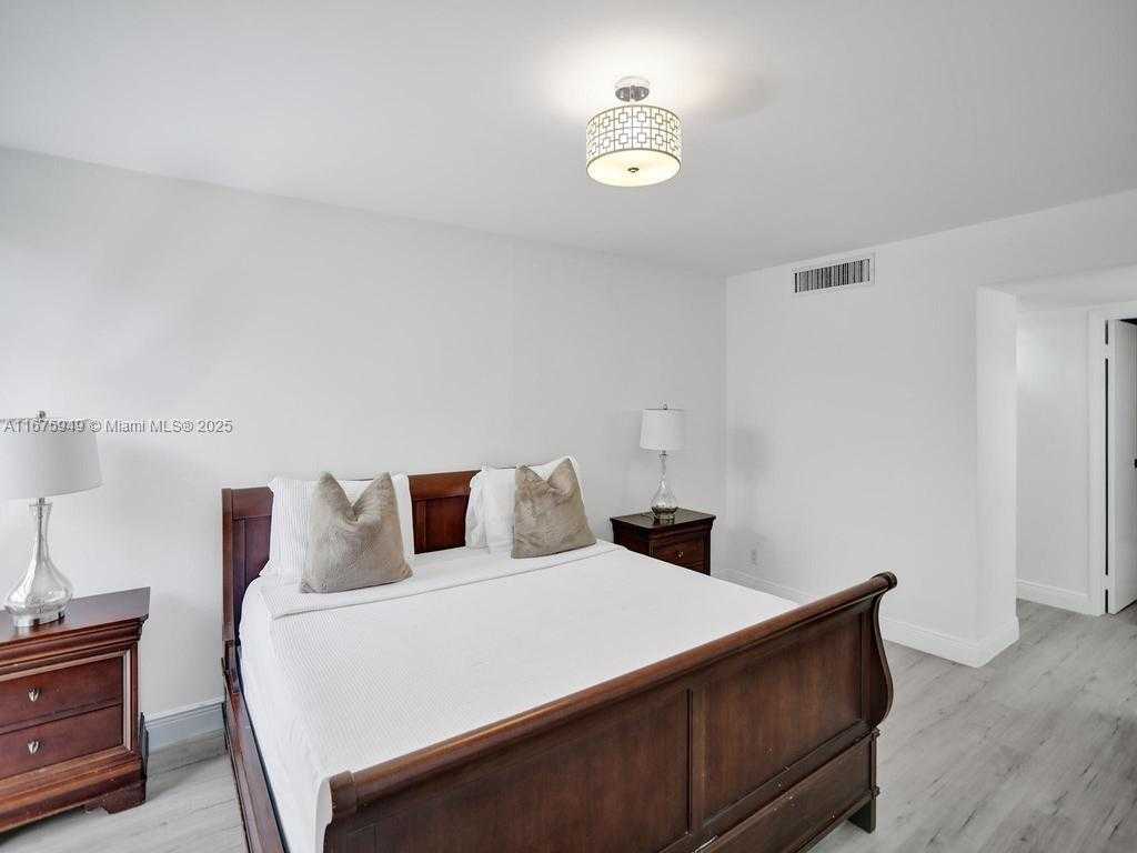 Small Image of 20400 WEST COUNTRY CLUB DR #301, Aventura Number 19