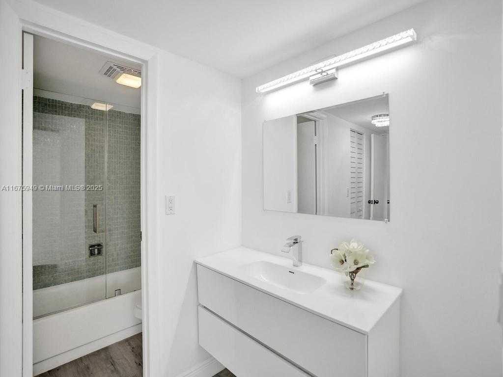 Small Image of 20400 WEST COUNTRY CLUB DR #301, Aventura Number 21