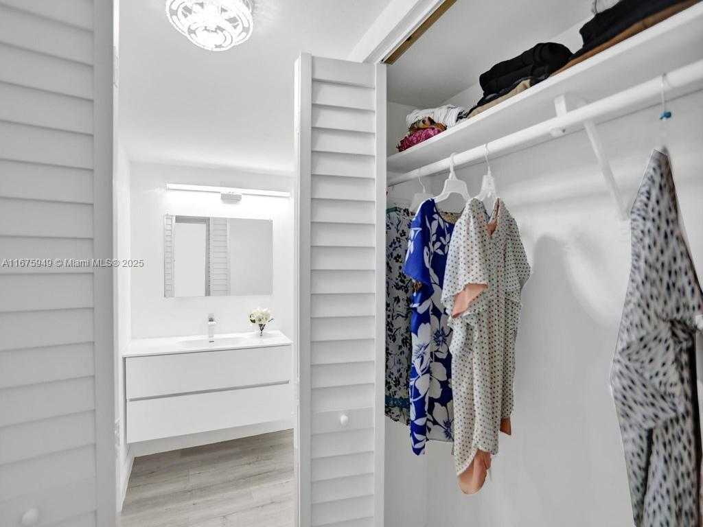 Small Image of 20400 WEST COUNTRY CLUB DR #301, Aventura Number 23