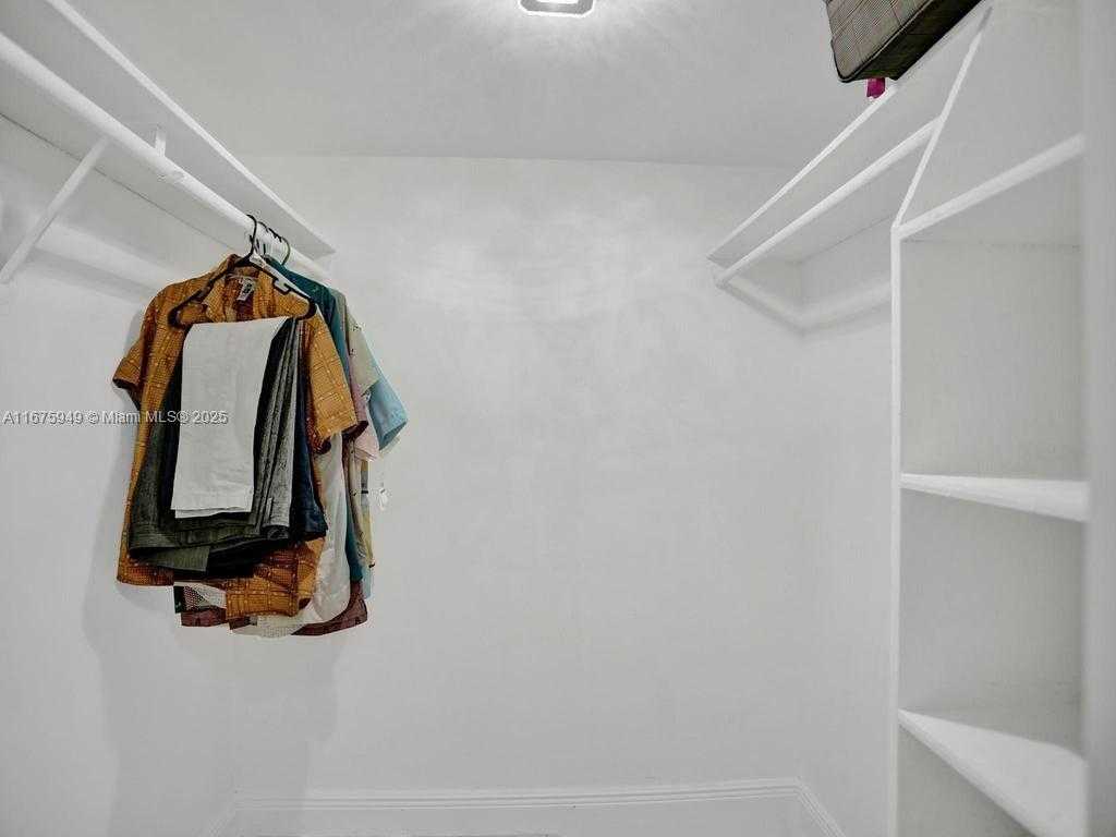 Small Image of 20400 WEST COUNTRY CLUB DR #301, Aventura Number 24