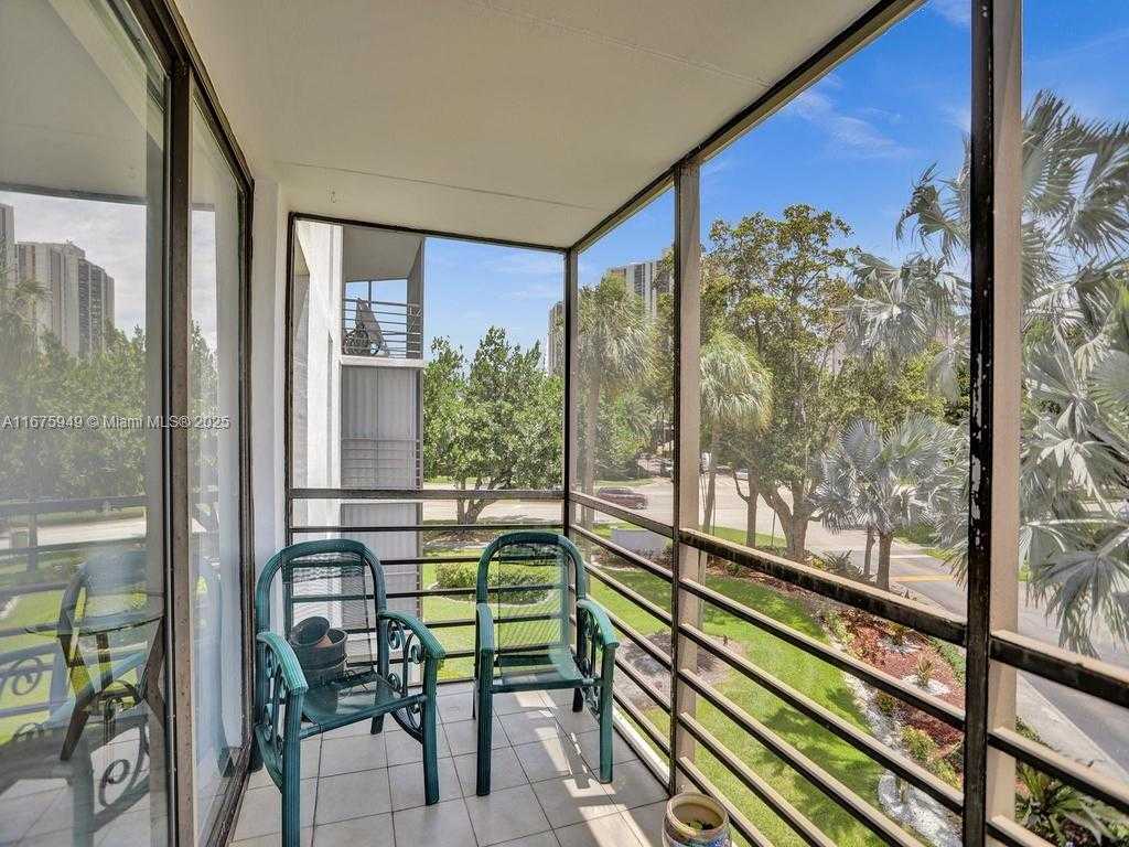 Small Image of 20400 WEST COUNTRY CLUB DR #301, Aventura Number 25