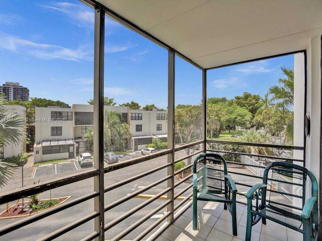 Small Image of 20400 WEST COUNTRY CLUB DR #301, Aventura Number 27