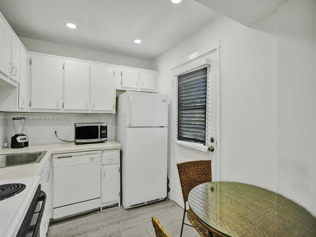 Small Image of 20400 WEST COUNTRY CLUB DR #301, Aventura Number 29
