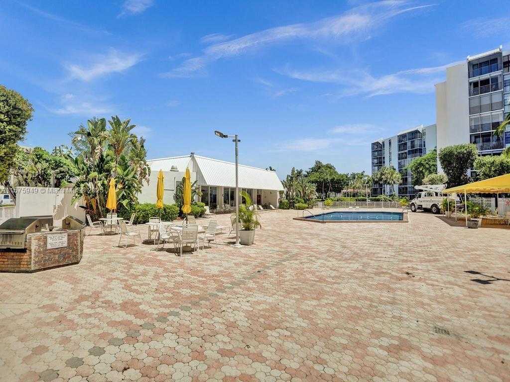 Small Image of 20400 WEST COUNTRY CLUB DR #301, Aventura Number 3