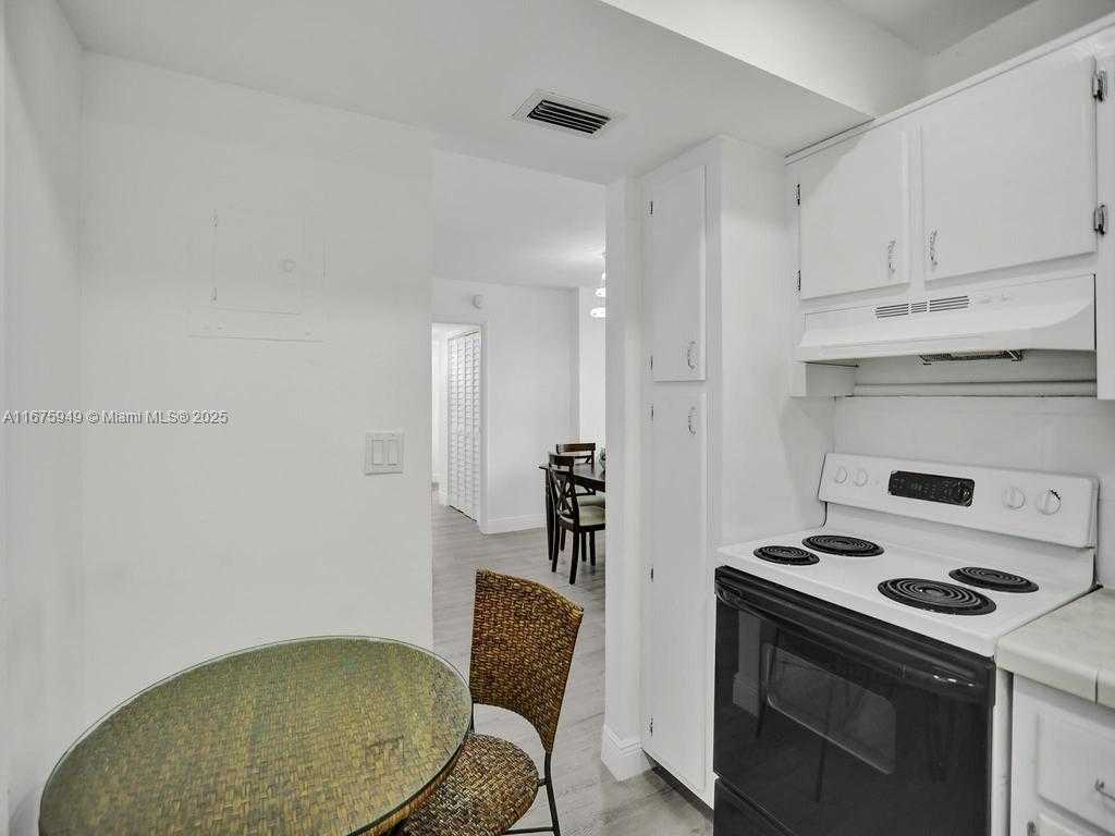 Small Image of 20400 WEST COUNTRY CLUB DR #301, Aventura Number 31