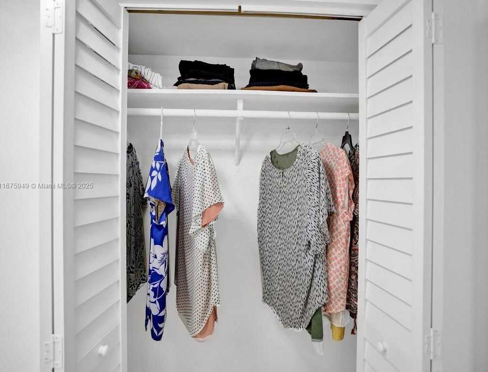 Small Image of 20400 WEST COUNTRY CLUB DR #301, Aventura Number 38
