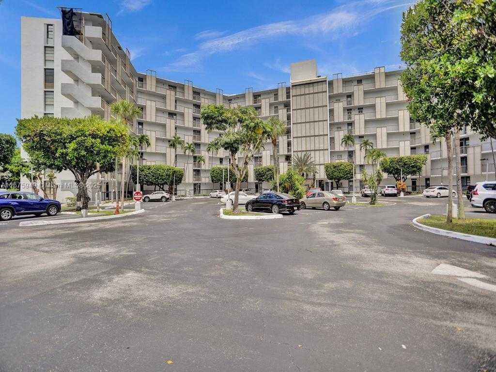 Small Image of 20400 WEST COUNTRY CLUB DR #301, Aventura Number 39