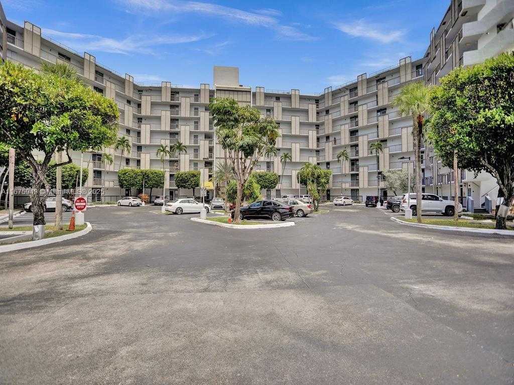 Small Image of 20400 WEST COUNTRY CLUB DR #301, Aventura Number 40