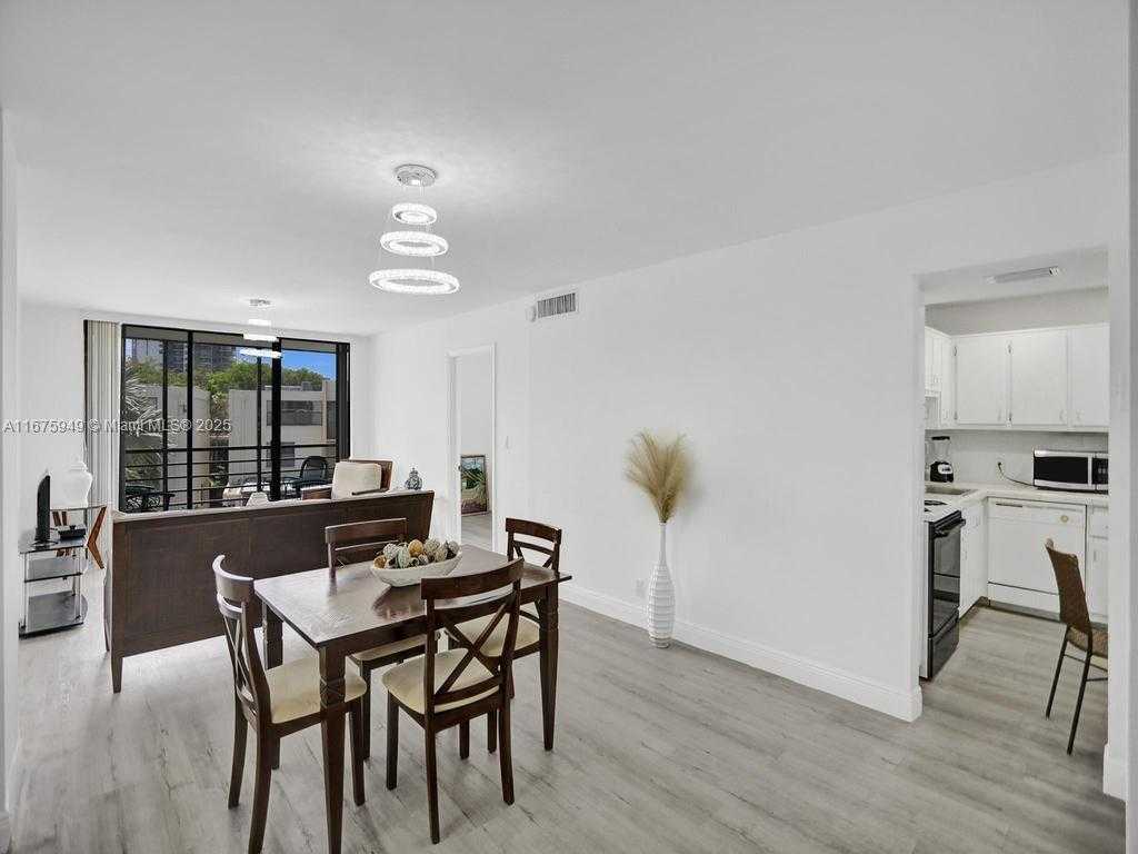Small Image of 20400 WEST COUNTRY CLUB DR #301, Aventura Number 5