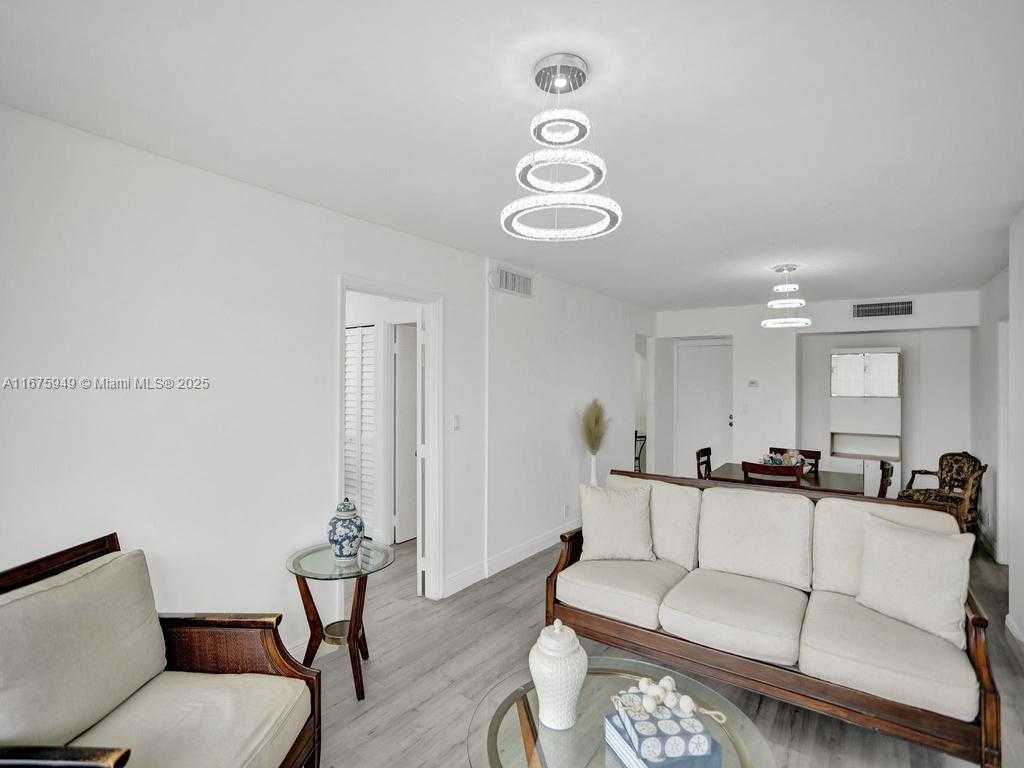 Small Image of 20400 WEST COUNTRY CLUB DR #301, Aventura Number 6