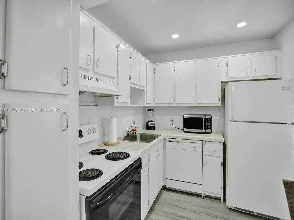 Small Image of 20400 WEST COUNTRY CLUB DR #301, Aventura Number 7