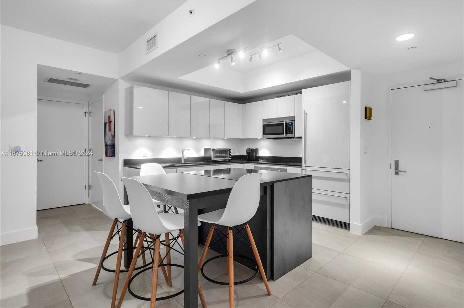 Small Image of 1010 BRICKELL AVE #1607, Miami Number 4
