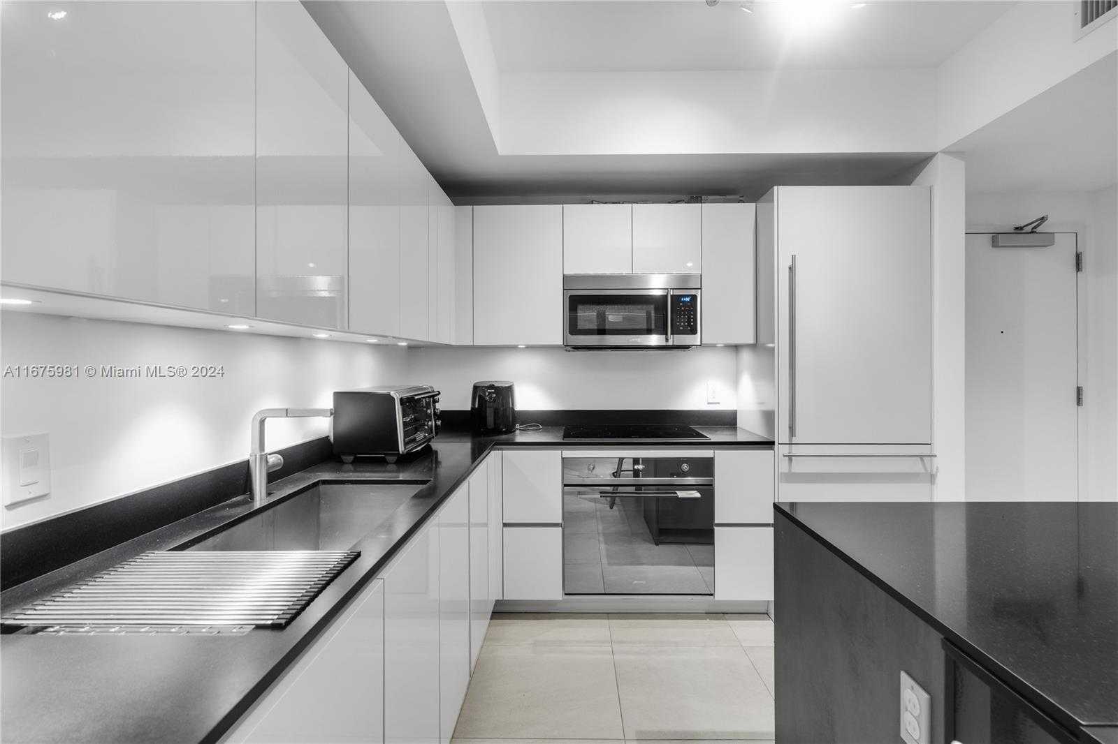 Small Image of 1010 BRICKELL AVE #1607, Miami Number 5