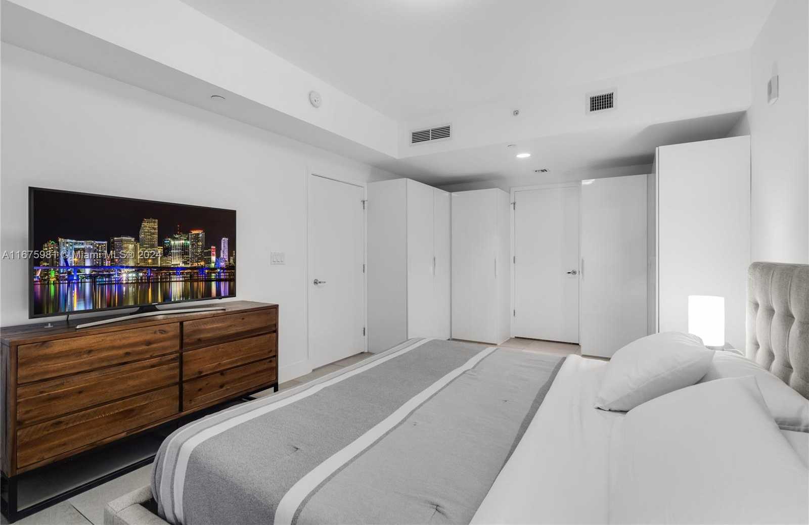 Small Image of 1010 BRICKELL AVE #1607, Miami Number 9