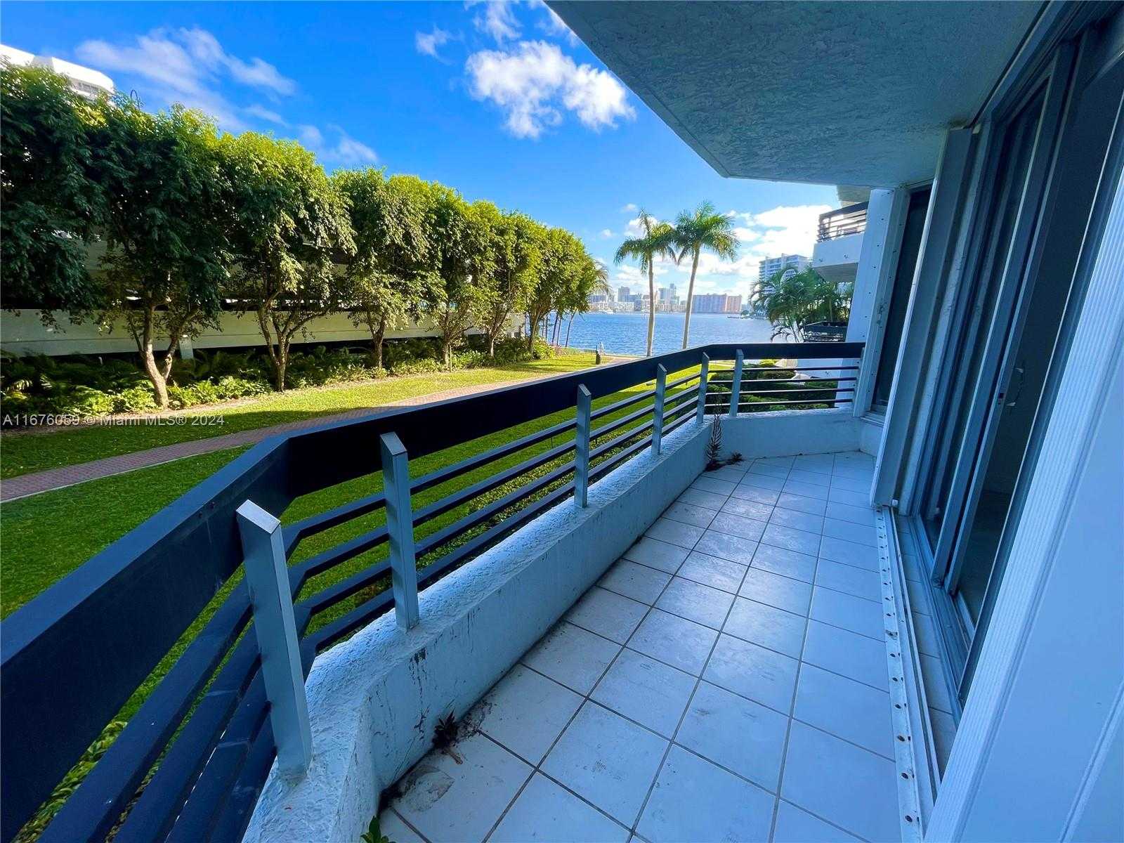 Small Image of 3530 MYSTIC POINTE DR #213, Aventura Number 2