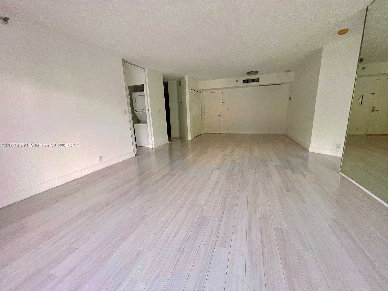 Small Image of 3530 MYSTIC POINTE DR #213, Aventura Number 4