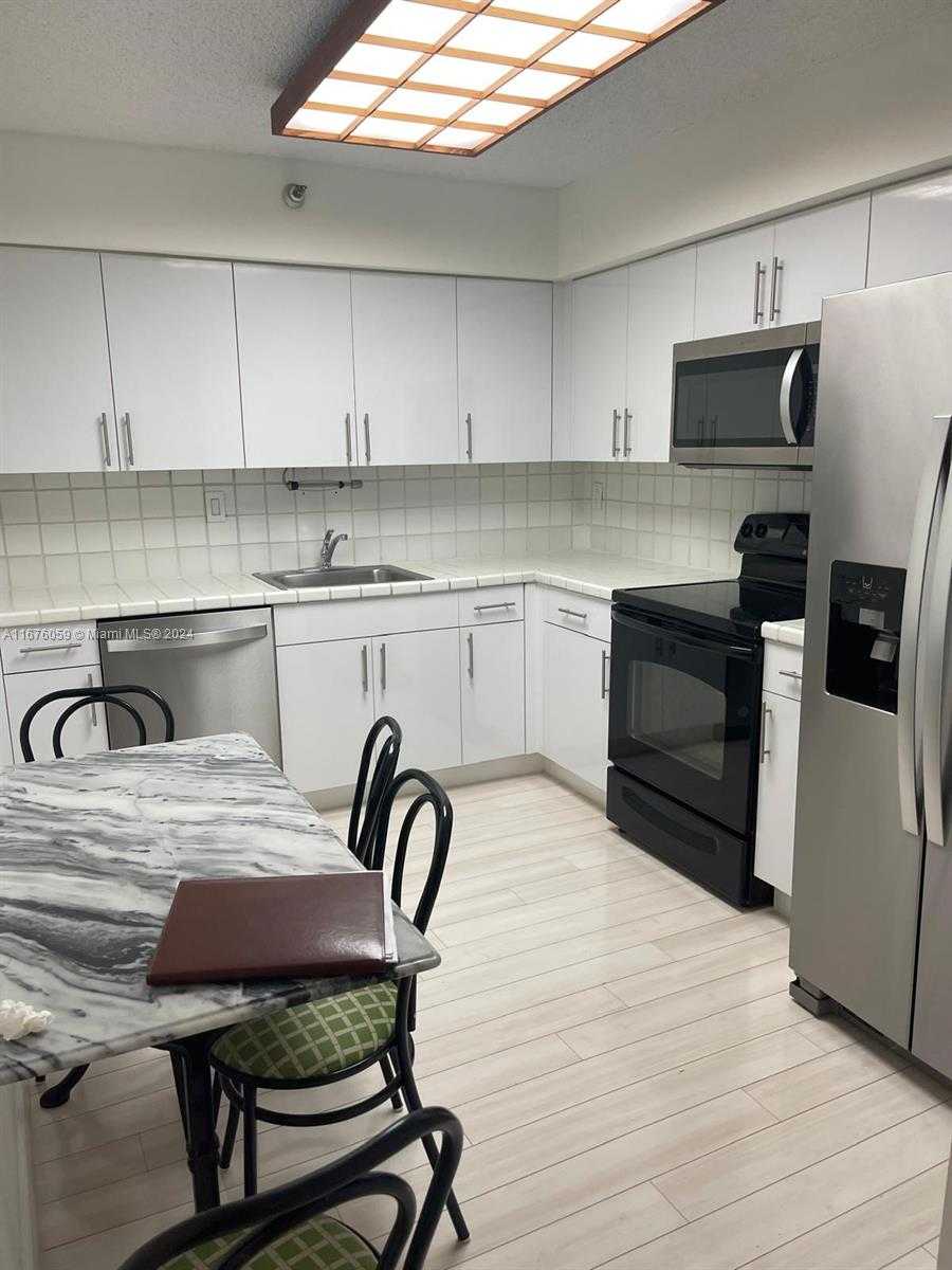 Small Image of 3530 MYSTIC POINTE DR #213, Aventura Number 5