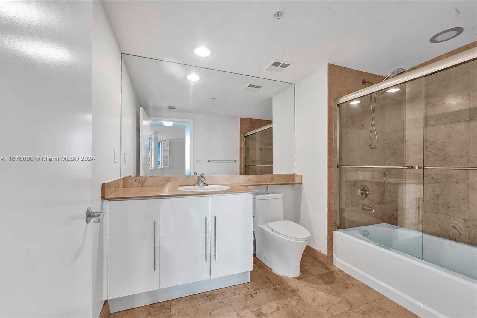 Small Image of 325 SOUTH BISCAYNE BLVD #3521, Miami Number 10