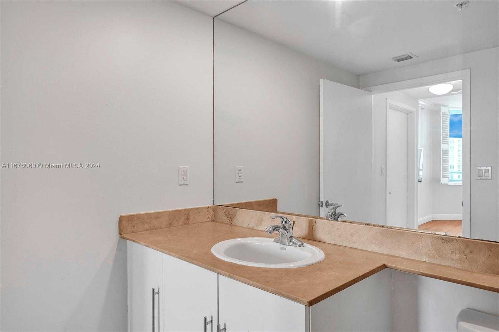 Small Image of 325 SOUTH BISCAYNE BLVD #3521, Miami Number 11