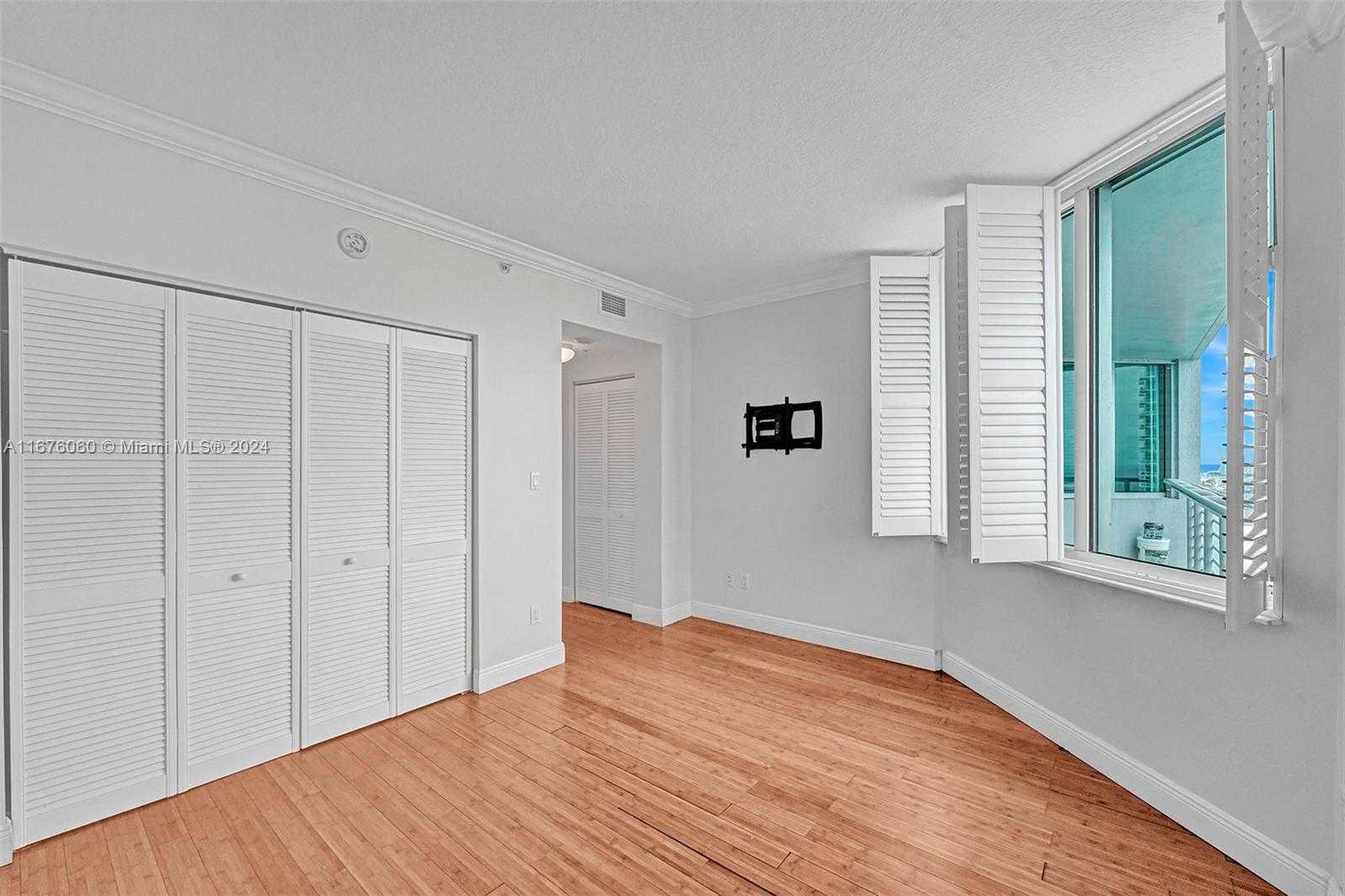 Small Image of 325 SOUTH BISCAYNE BLVD #3521, Miami Number 13