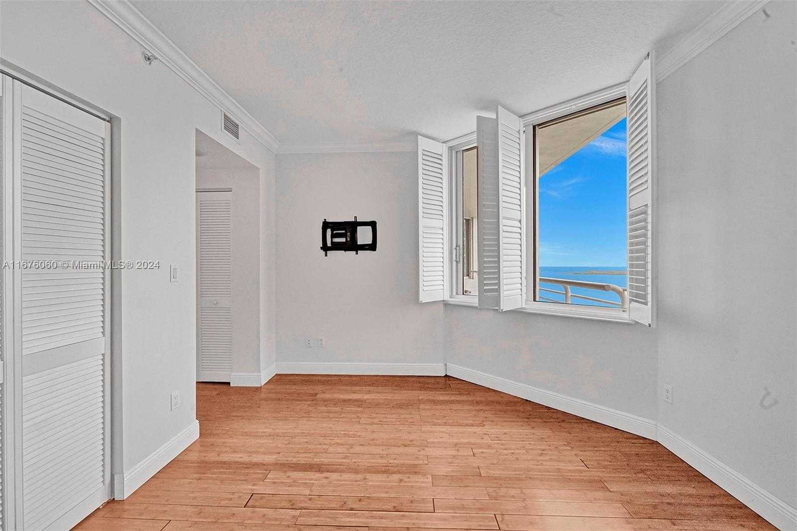 Small Image of 325 SOUTH BISCAYNE BLVD #3521, Miami Number 15