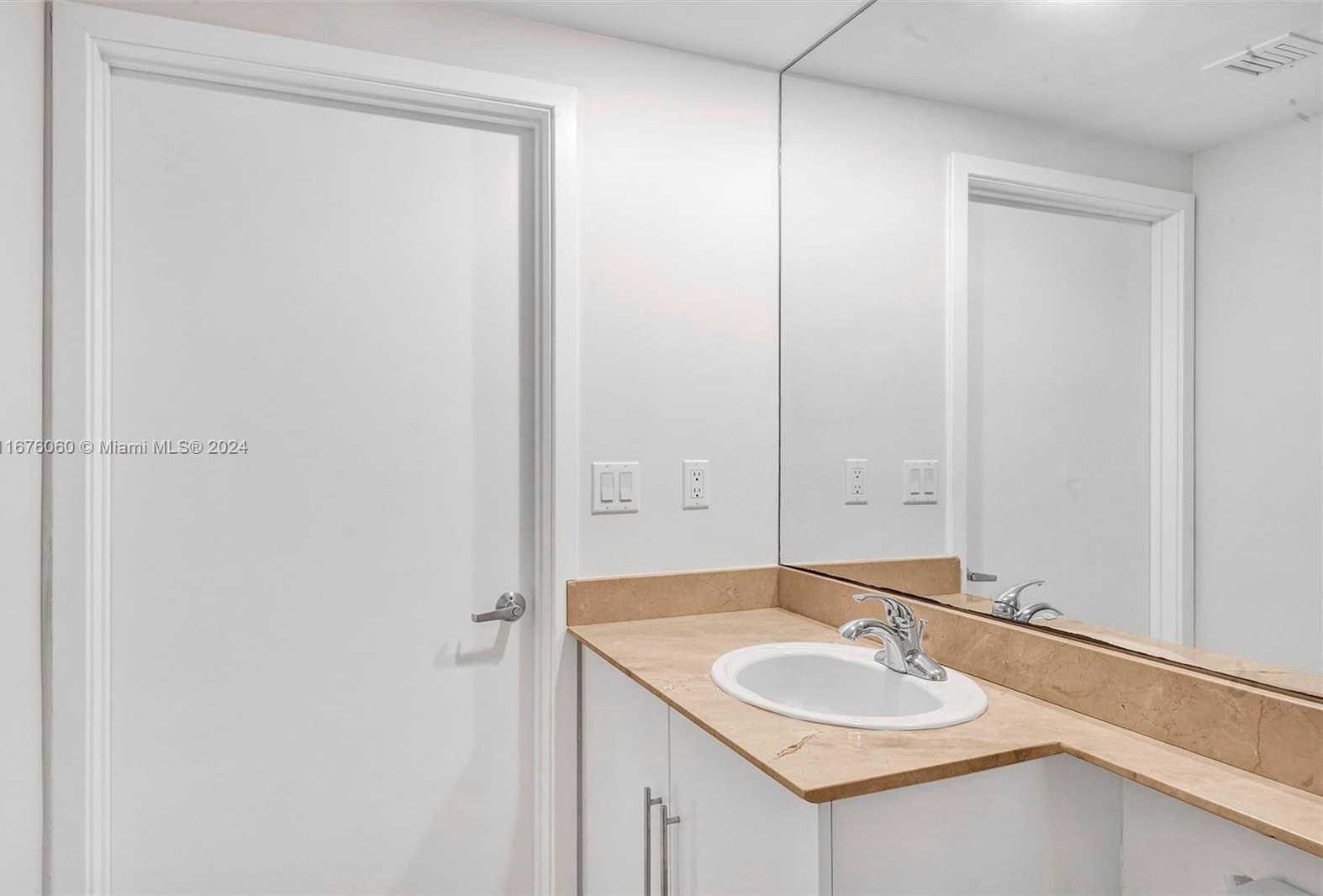 Small Image of 325 SOUTH BISCAYNE BLVD #3521, Miami Number 18
