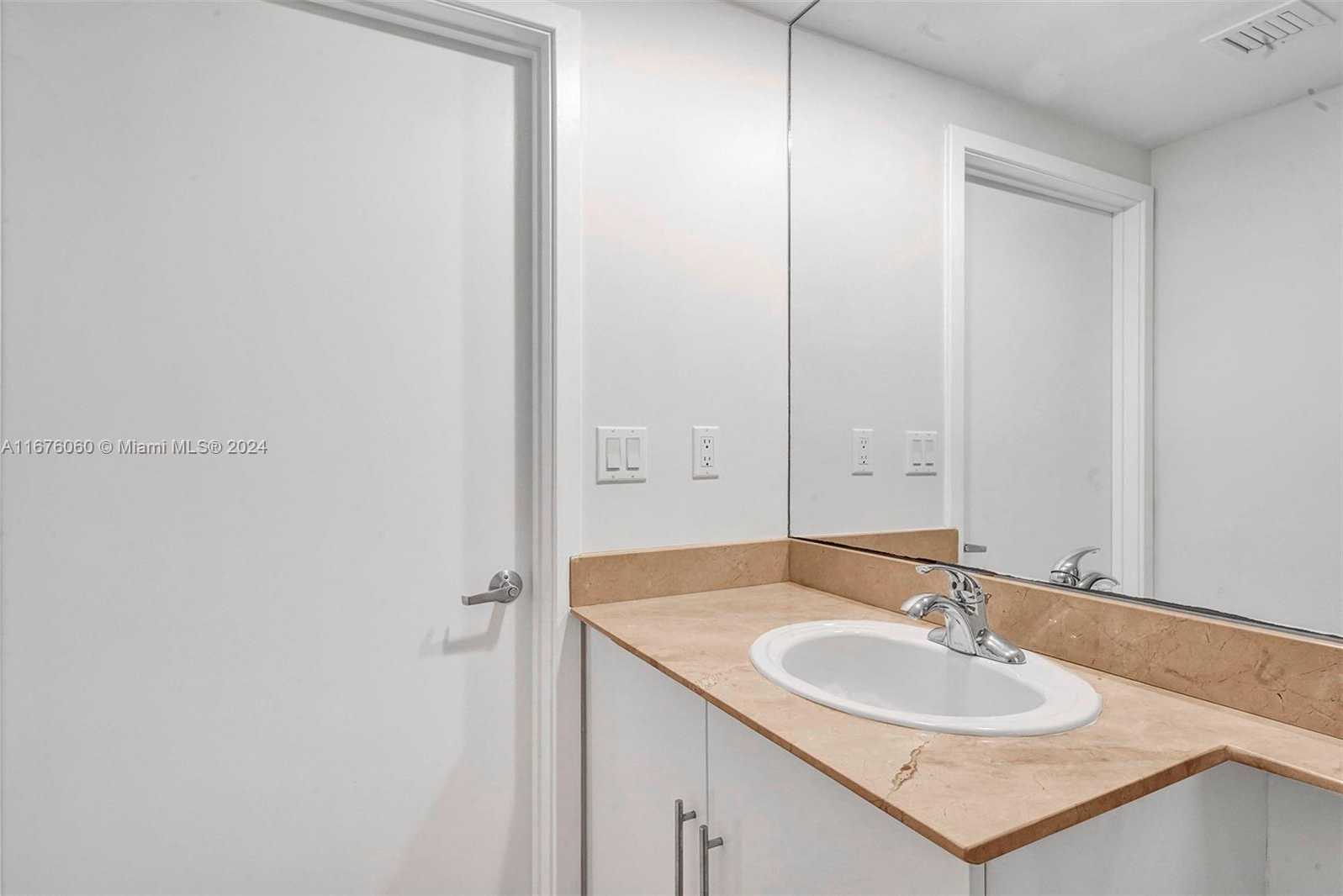 Small Image of 325 SOUTH BISCAYNE BLVD #3521, Miami Number 19