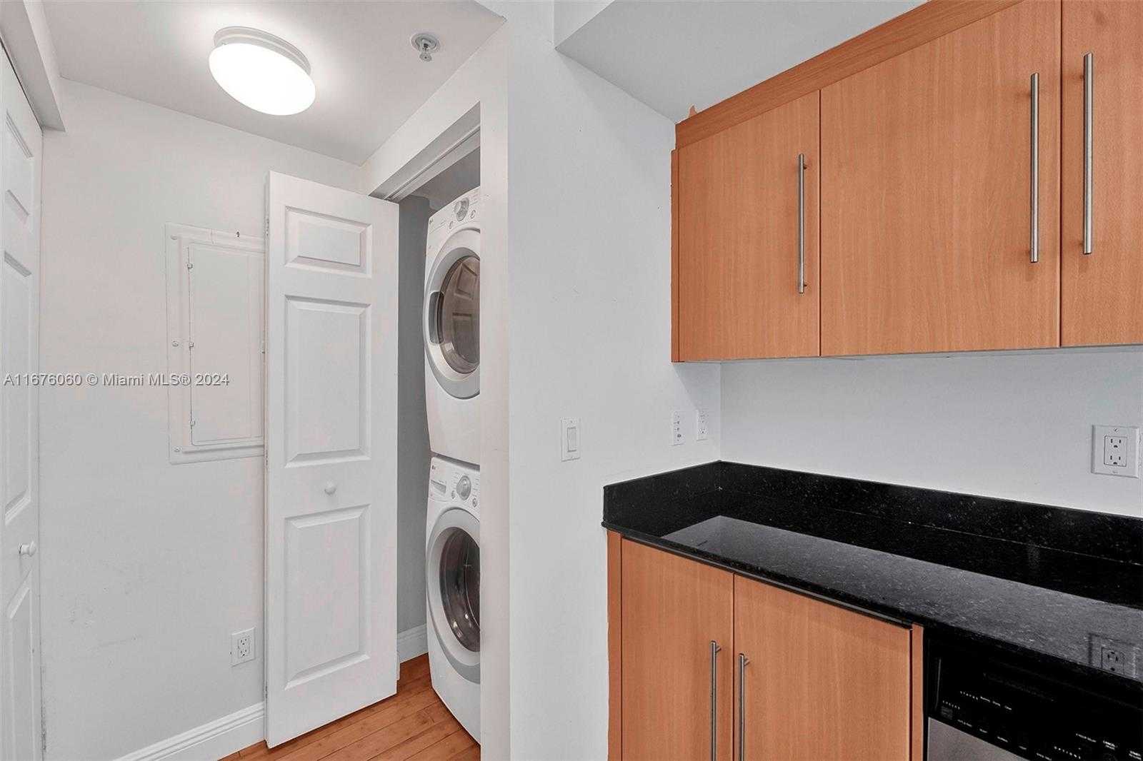 Small Image of 325 SOUTH BISCAYNE BLVD #3521, Miami Number 29