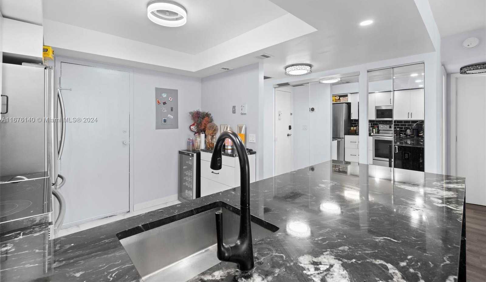Small Image of 437 GOLDEN ISLES DR #5J, Hallandale Beach Number 10