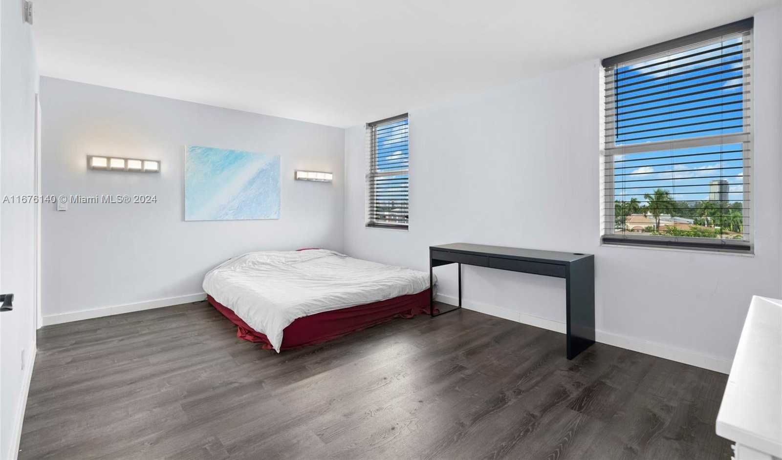 Small Image of 437 GOLDEN ISLES DR #5J, Hallandale Beach Number 11