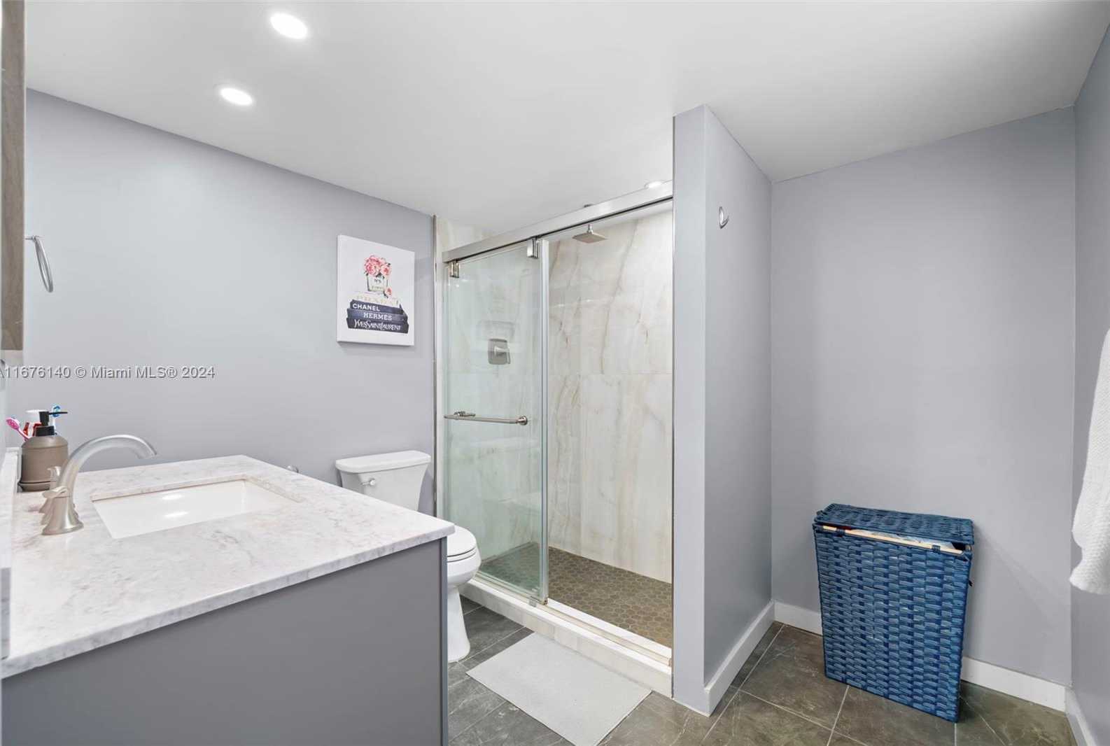 Small Image of 437 GOLDEN ISLES DR #5J, Hallandale Beach Number 14